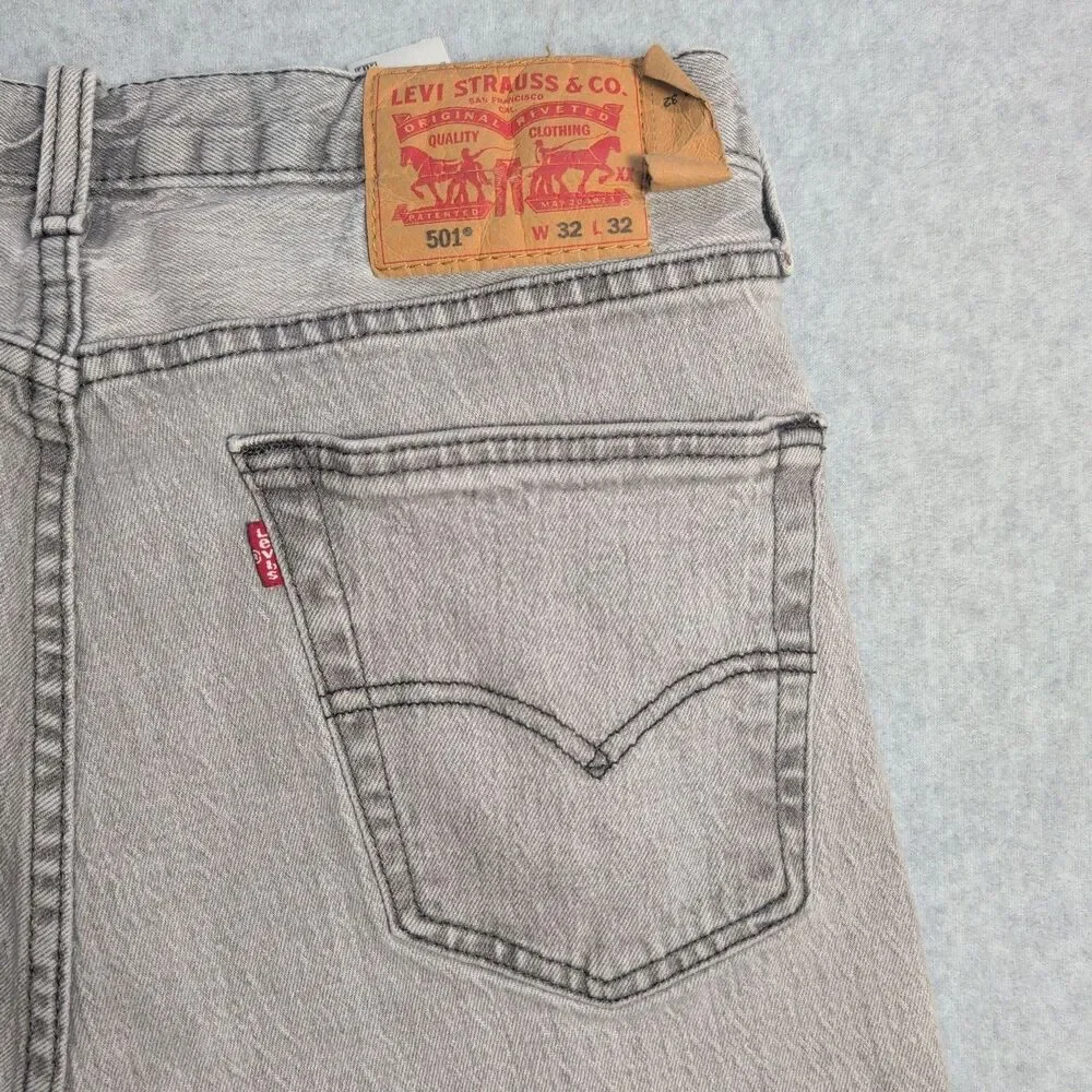 Levis 501 Jeans Mens 32x32 Gray Light Wash Straight Button Fly Regular Fit Denim